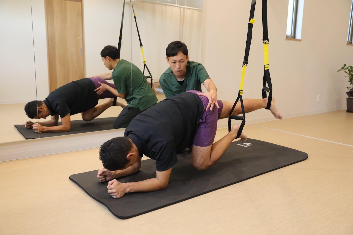 トレーニング スポーツ外来では体幹の強化やフォームの修正で再発予防・競技力UPを図ります。